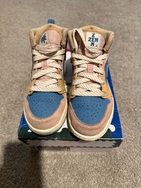 Jordan 1 Mid SS (PS) Kids High-Top Sneakers in Blue, Pink & Tan -